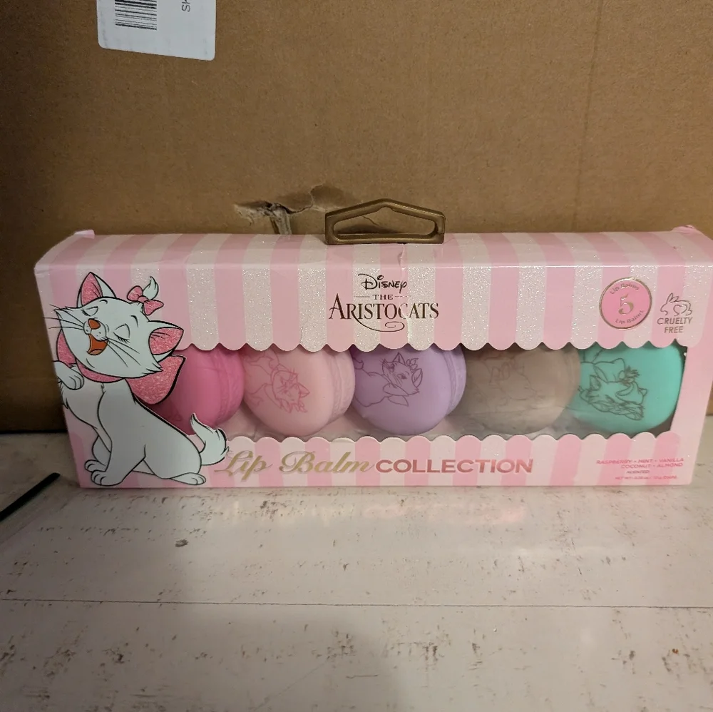 Disney THE ARISTOCATS MARIE Scented Macaron Shaped Lip Balm Collection 5 Pk NEW